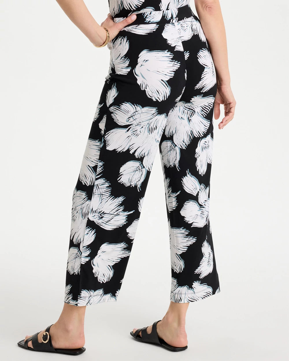 Black Travelers™ Knit Abstract Floral Cropped Pants
